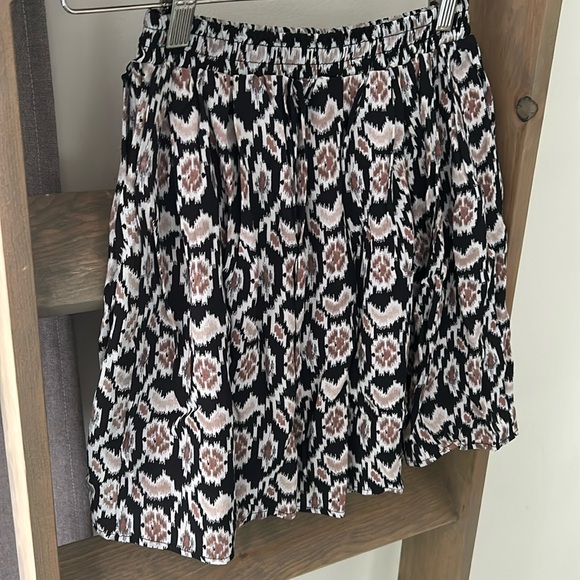 Brandy Melville Patterned Pleated Mini Skirt One size Elastic Waist - Picture 8 of 9
